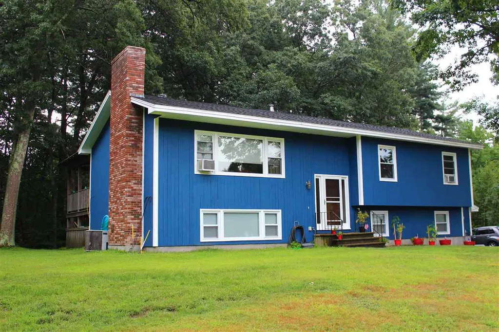 8 Dublin Avenue Nashua NH 03063