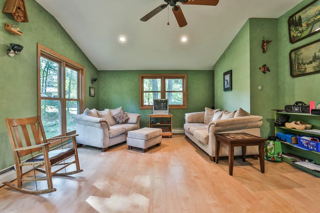 23 Bowers Road Derry NH 03038