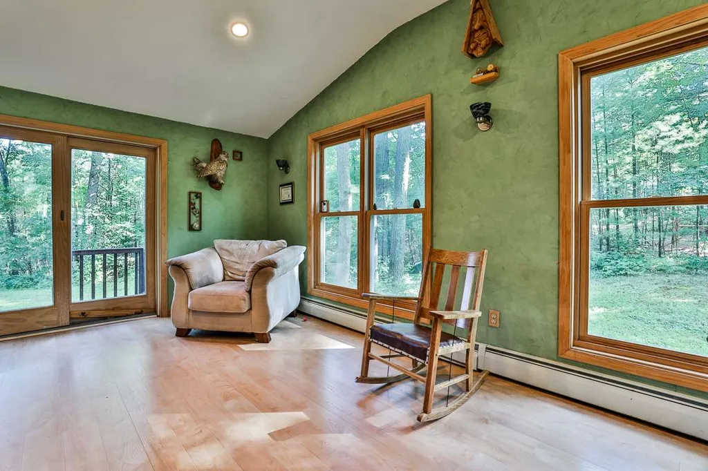 23 Bowers Road Derry NH 03038