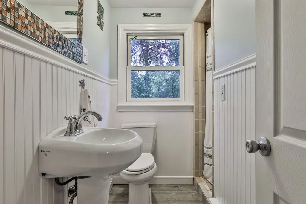 23 Bowers Road Derry NH 03038
