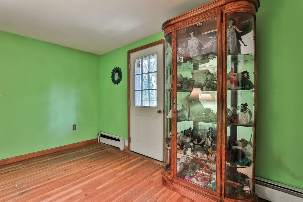 23 Bowers Road Derry NH 03038
