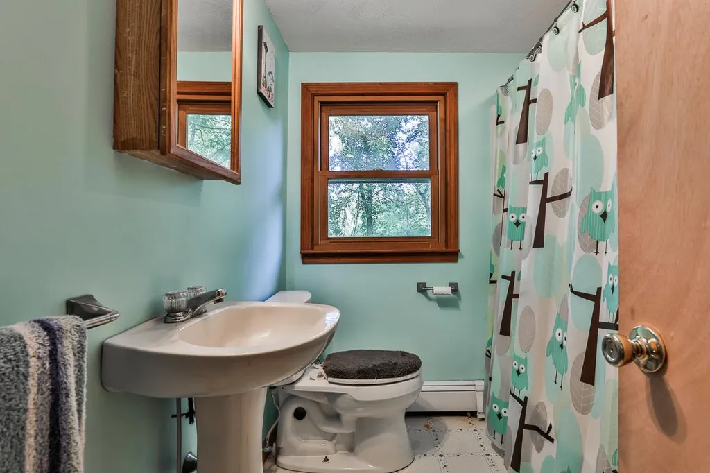 23 Bowers Road Derry NH 03038