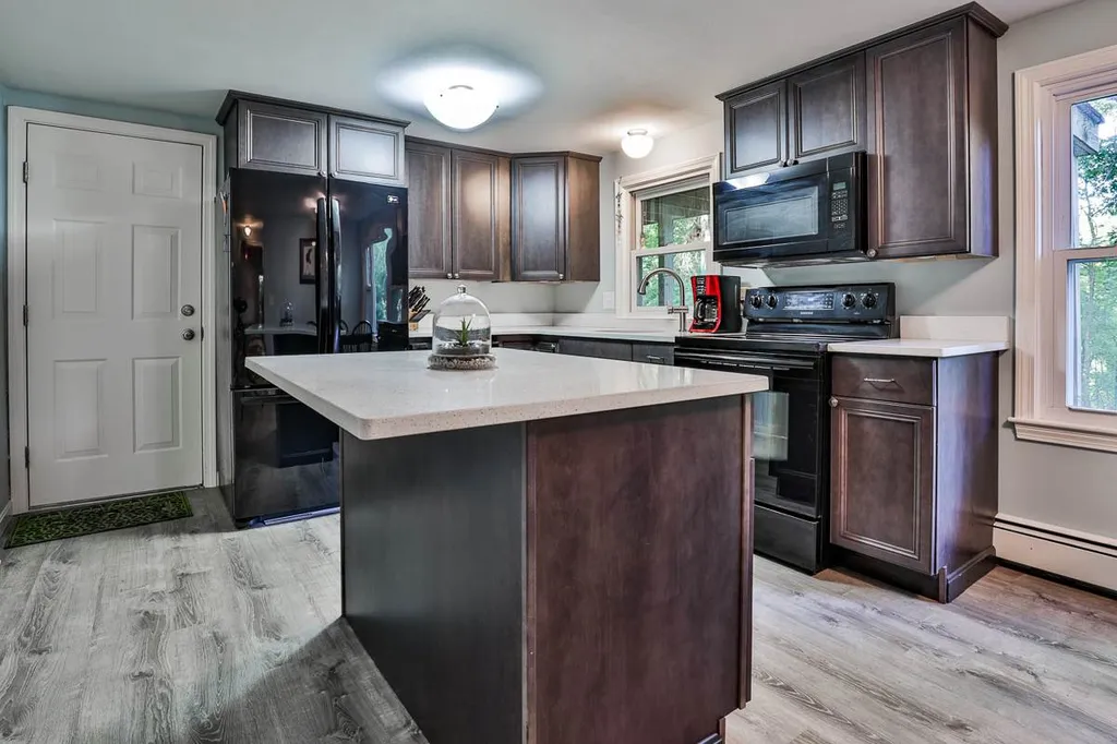 23 Bowers Road Derry NH 03038