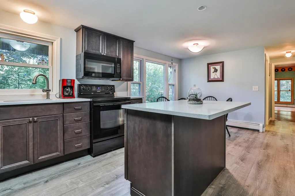 23 Bowers Road Derry NH 03038