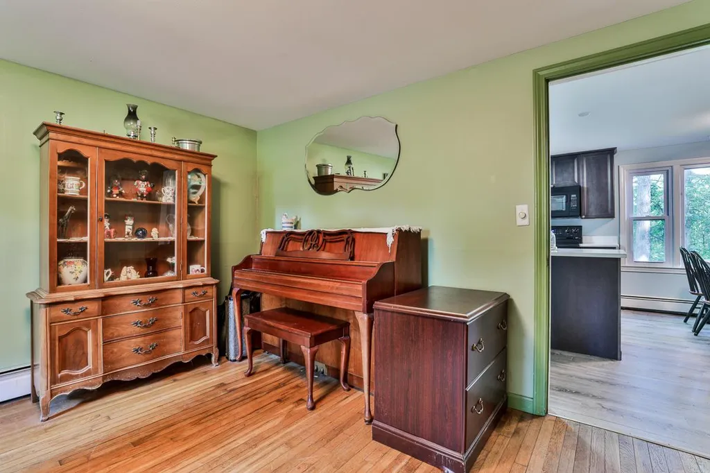 23 Bowers Road Derry NH 03038