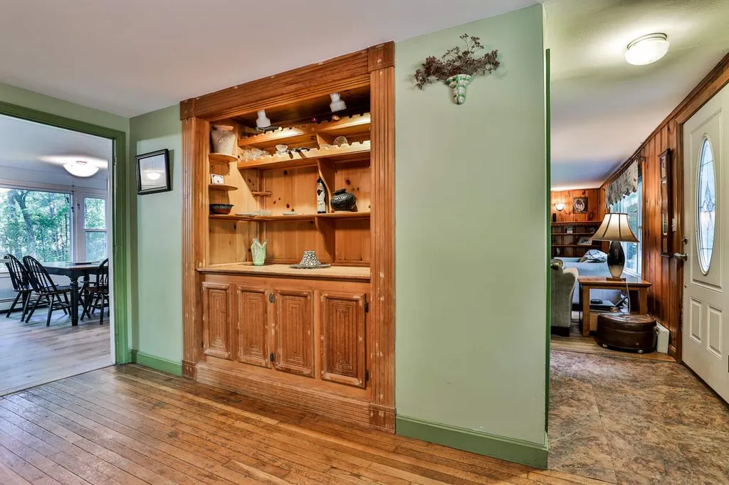 23 Bowers Road Derry NH 03038