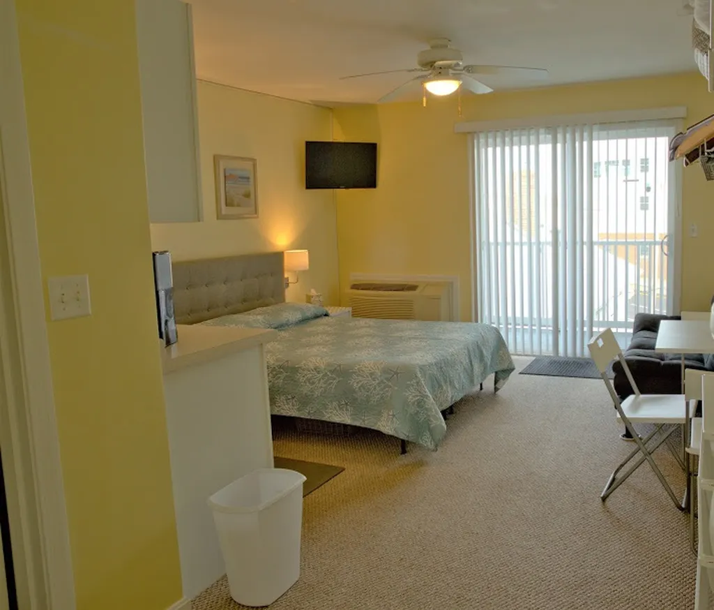 6 Ashworth Avenue Hampton NH 03842
