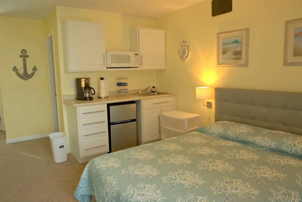 6 Ashworth Avenue Hampton NH 03842