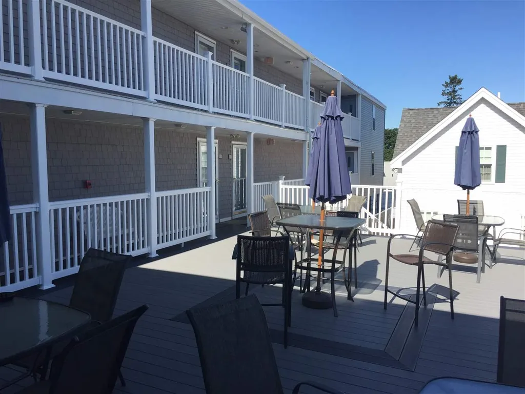 6 Ashworth Avenue Hampton NH 03842
