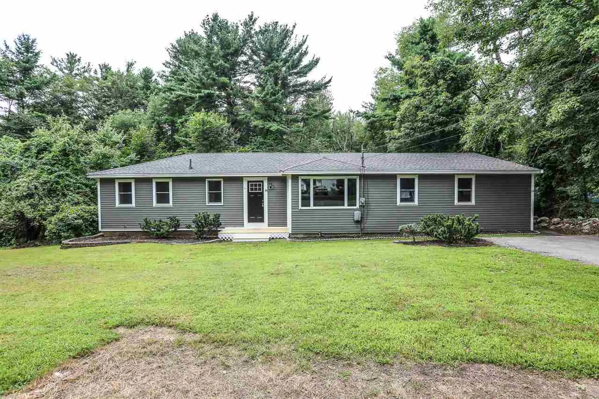 59 Amesbury Road Newton NH 03858