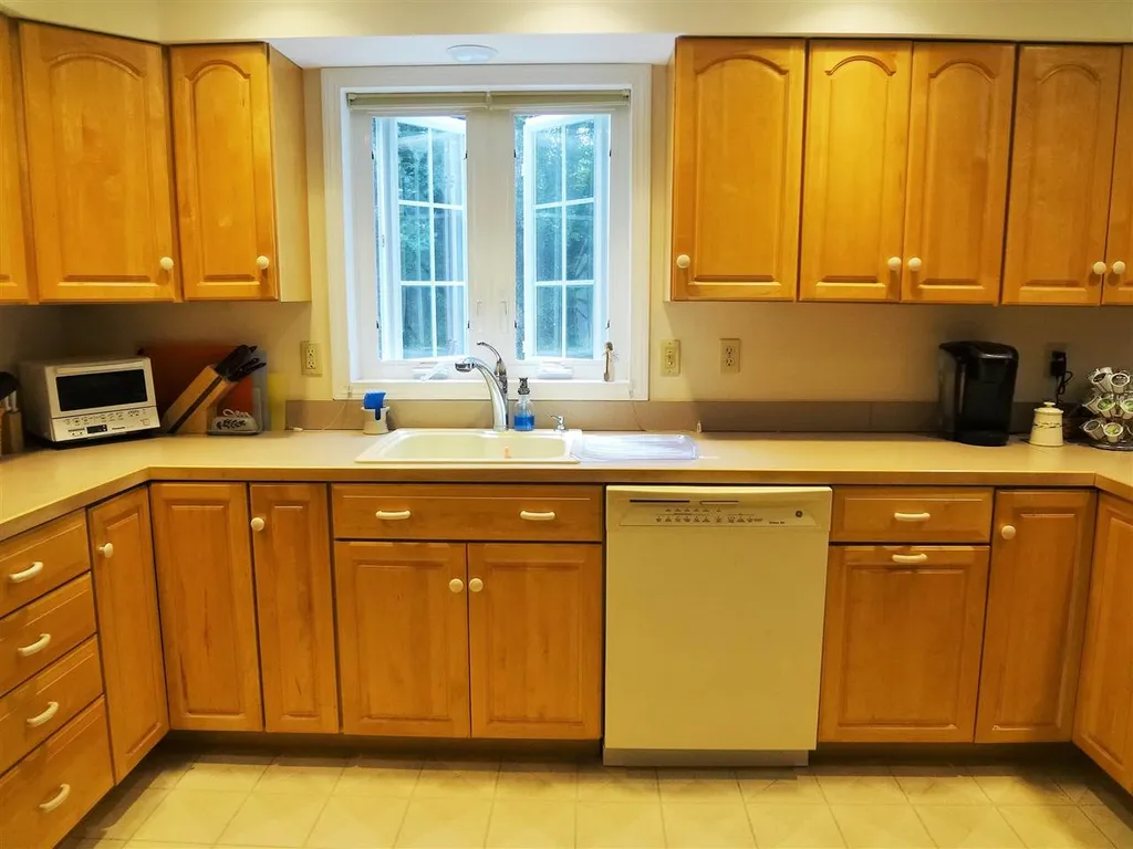 18 Clover Lane Barrington NH 03825