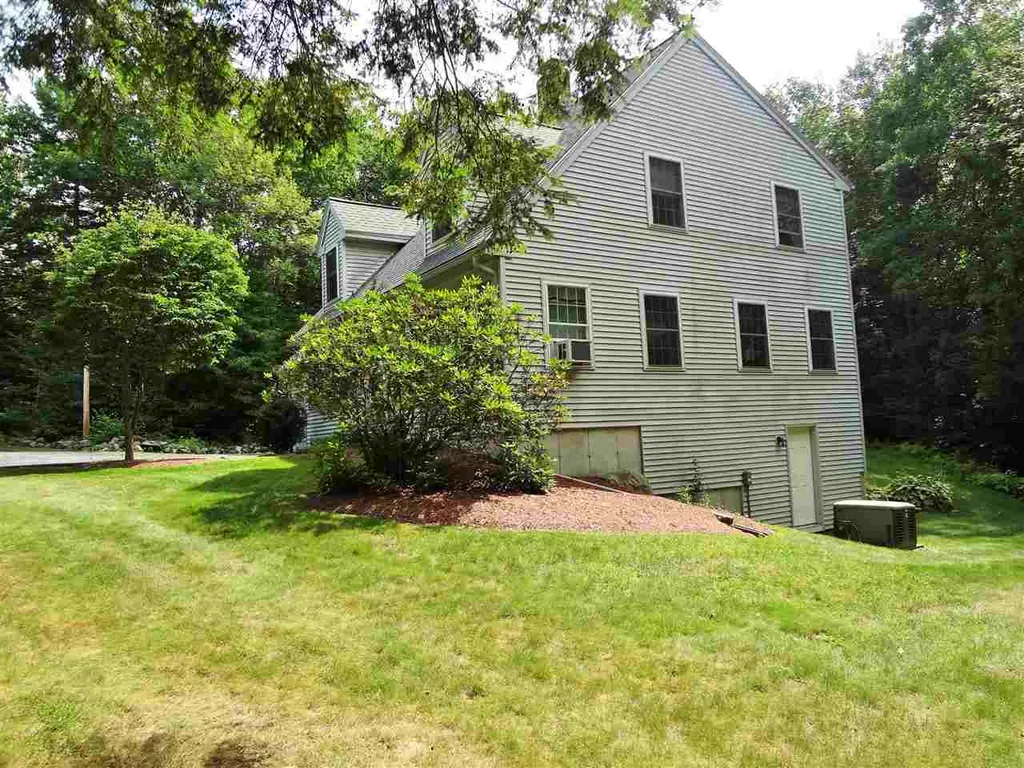 18 Clover Lane Barrington NH 03825