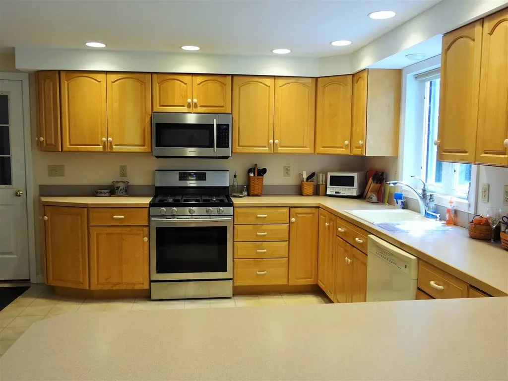 18 Clover Lane Barrington NH 03825