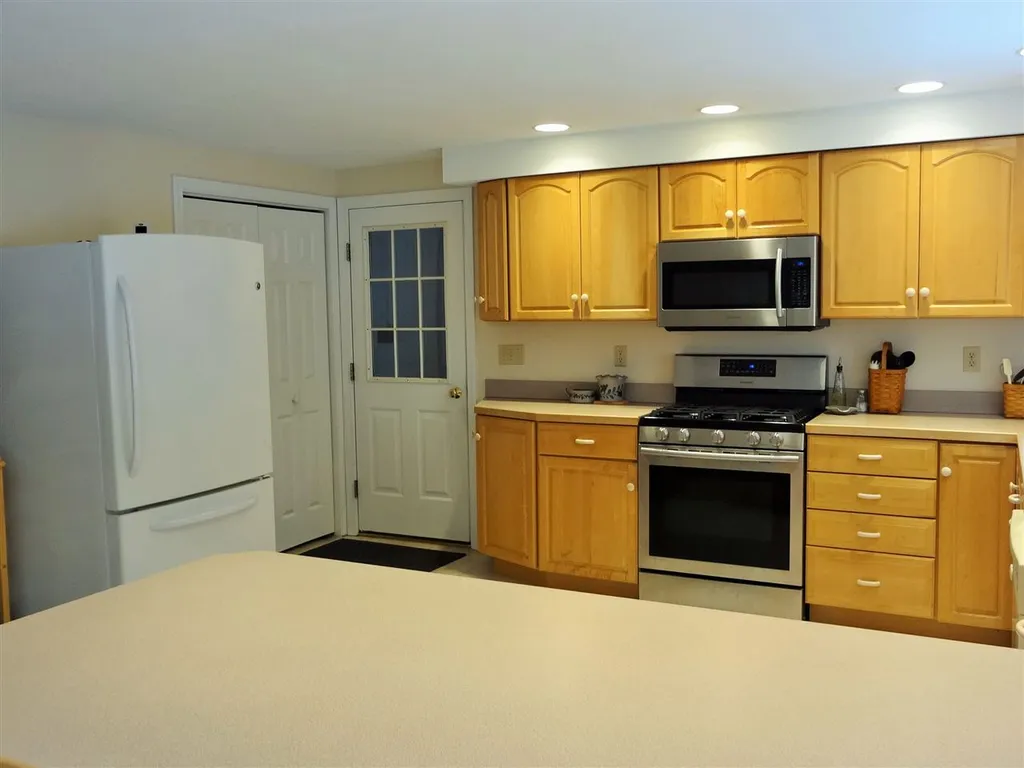 18 Clover Lane Barrington NH 03825