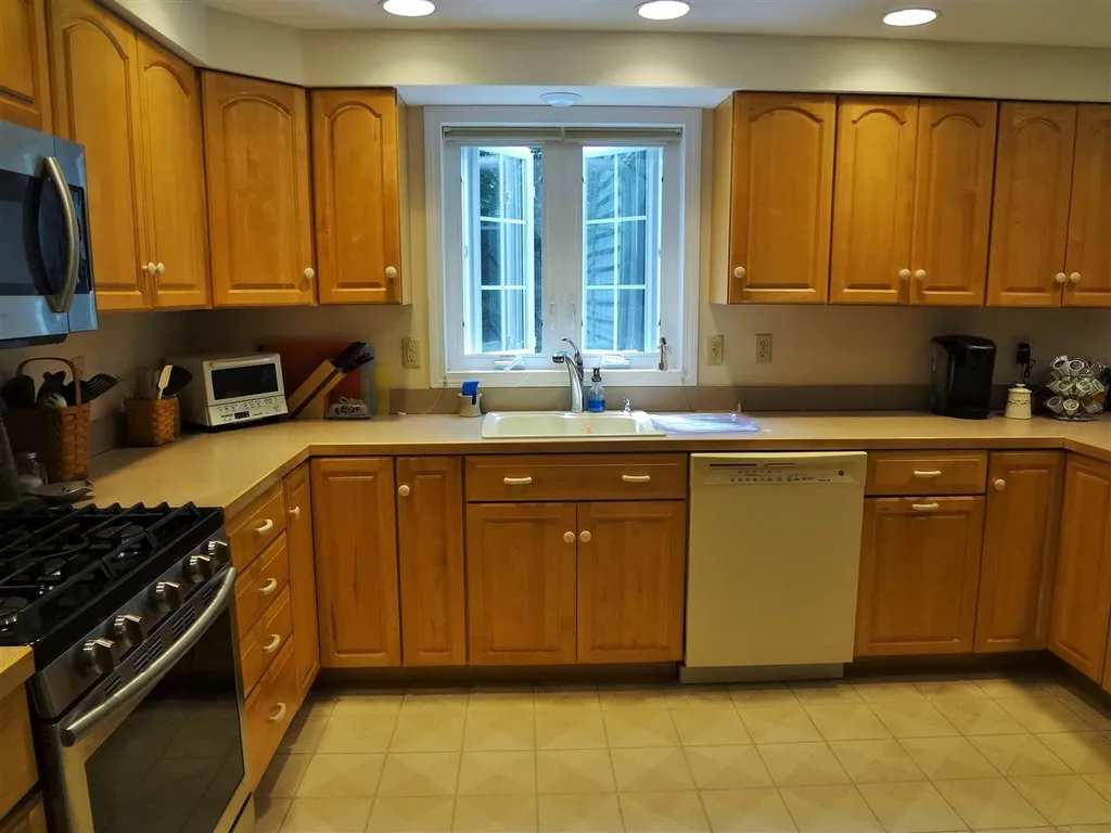 18 Clover Lane Barrington NH 03825