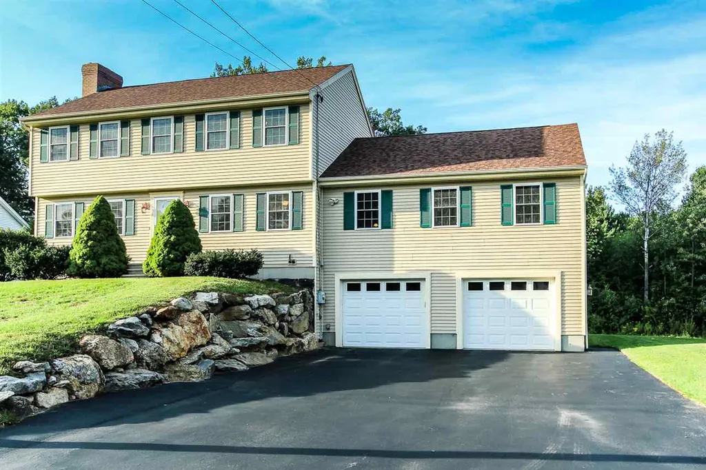 32 Golden Gate Drive Hooksett NH 03106