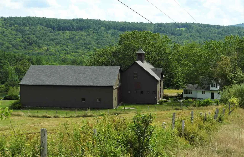 305 Bear Hill Road Hillsborough NH 03244