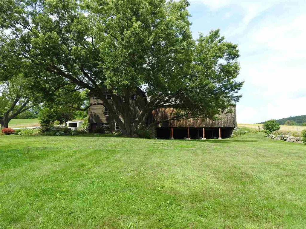305 Bear Hill Road Hillsborough NH 03244