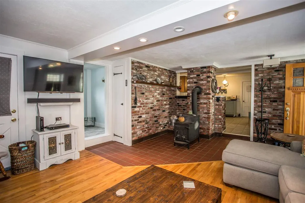 459 Mammoth Road Londonderry NH 03053