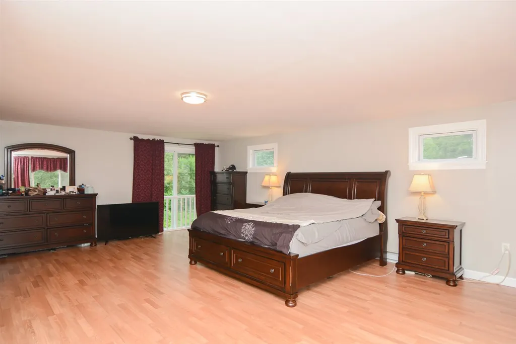 3 Lance Avenue Londonderry NH 03053