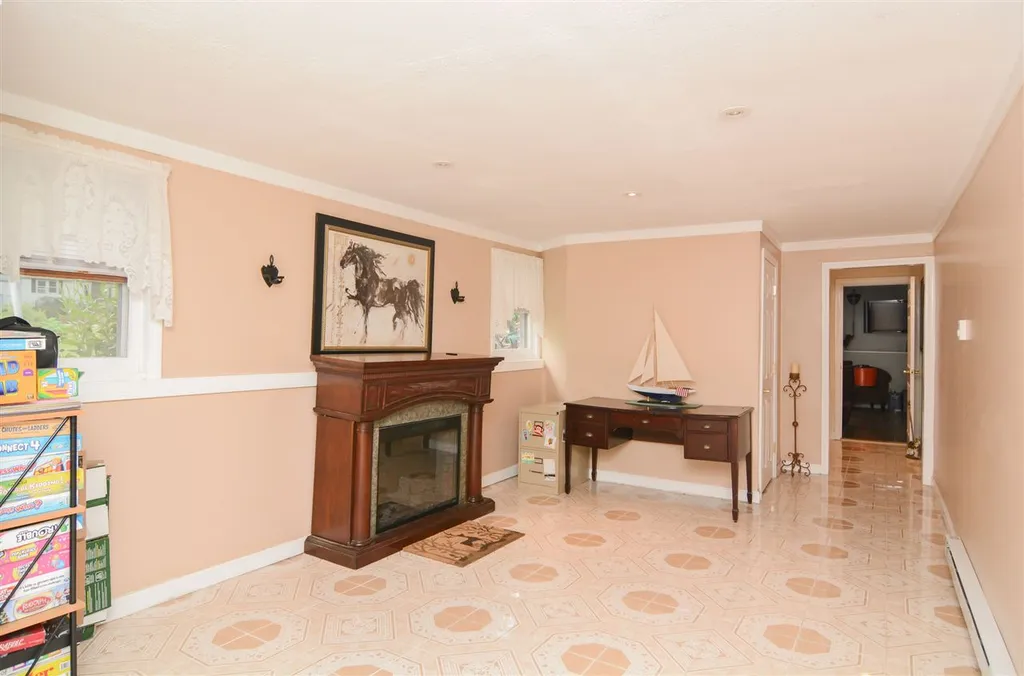 3 Lance Avenue Londonderry NH 03053