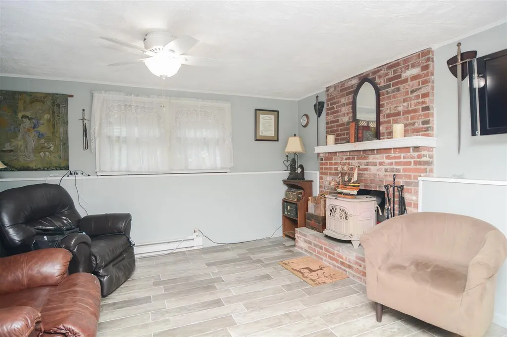 3 Lance Avenue Londonderry NH 03053