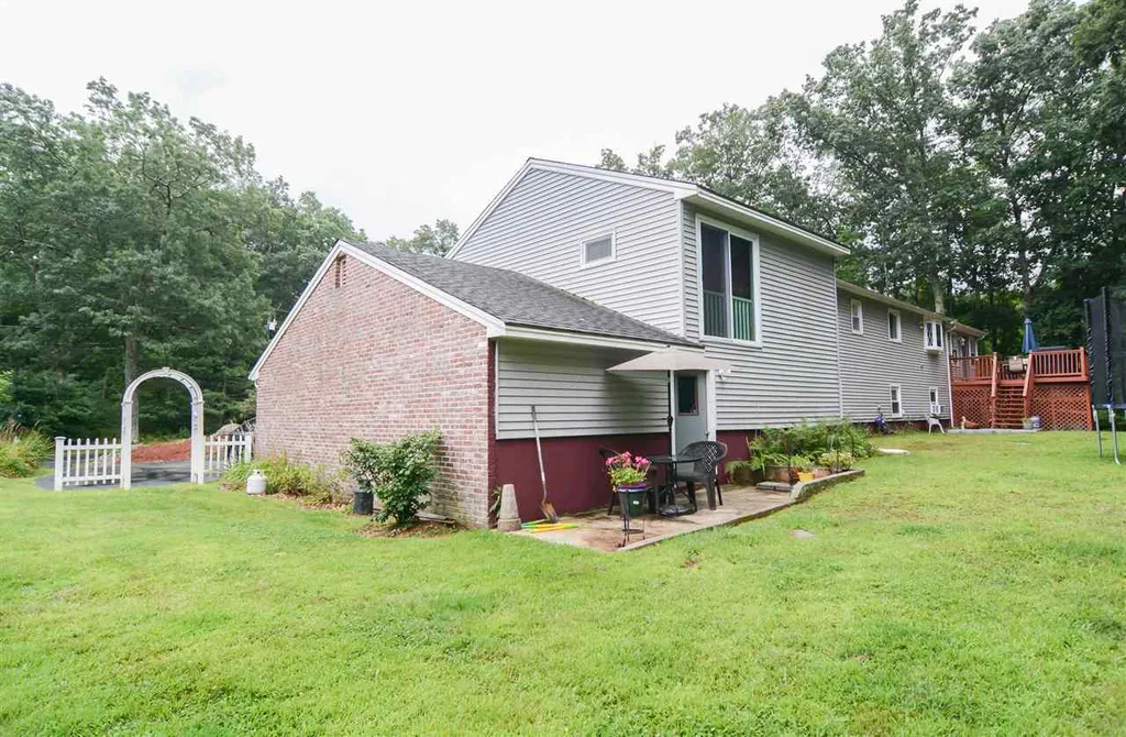 3 Lance Avenue Londonderry NH 03053