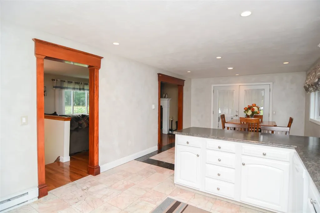3 Lance Avenue Londonderry NH 03053