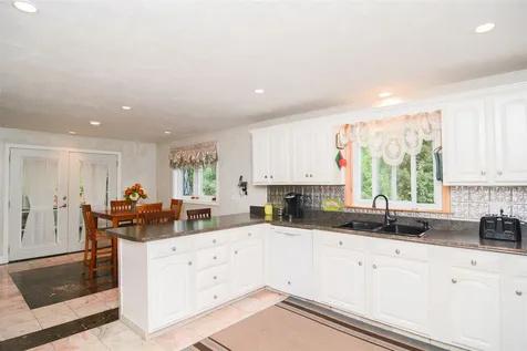 3 Lance Avenue Londonderry NH 03053