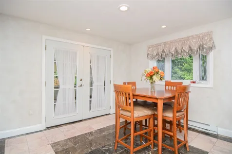 3 Lance Avenue Londonderry NH 03053