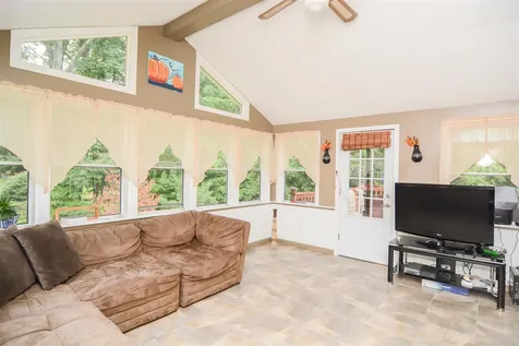 3 Lance Avenue Londonderry NH 03053