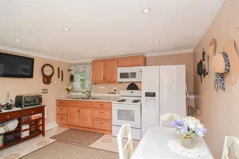 3 Lance Avenue Londonderry NH 03053
