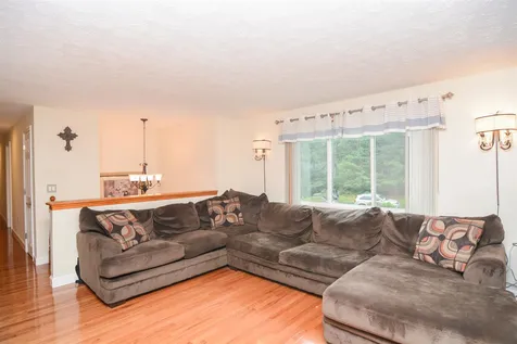 3 Lance Avenue Londonderry NH 03053