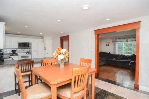 3 Lance Avenue Londonderry NH 03053