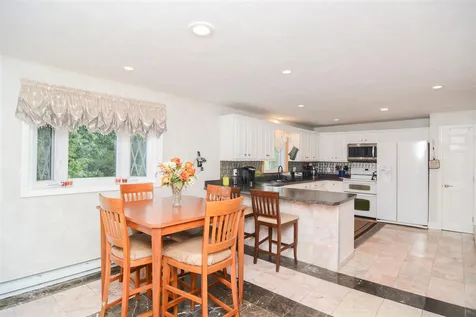 3 Lance Avenue Londonderry NH 03053