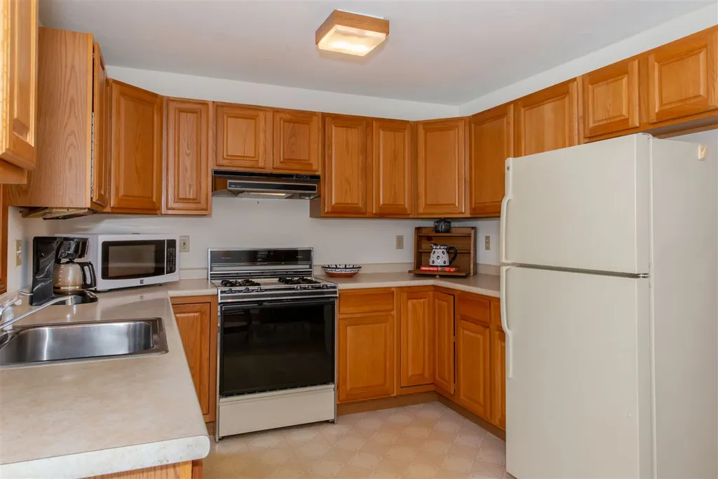 91 Bow Lake Estates Drive Strafford NH 03884
