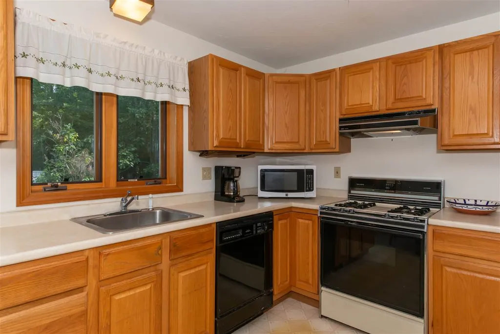 91 Bow Lake Estates Drive Strafford NH 03884