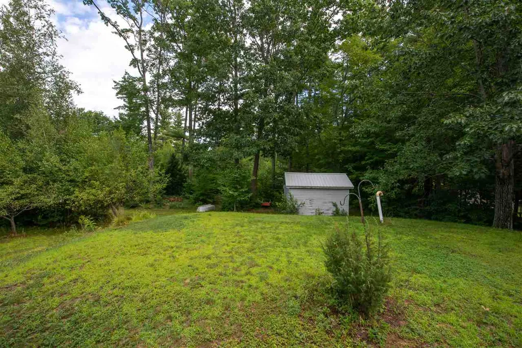 91 Bow Lake Estates Drive Strafford NH 03884