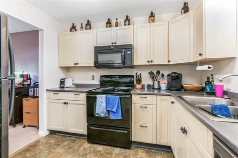 20 Hawthorne Circle South Burlington VT 05403