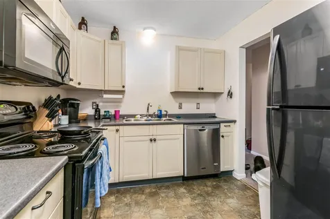 20 Hawthorne Circle South Burlington VT 05403