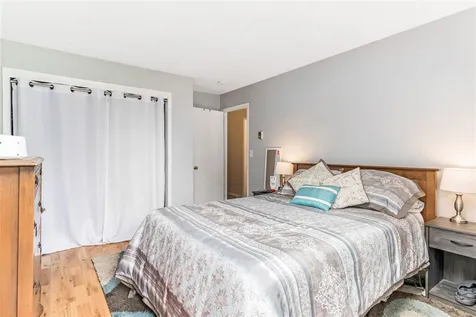 20 Hawthorne Circle South Burlington VT 05403
