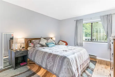 20 Hawthorne Circle South Burlington VT 05403