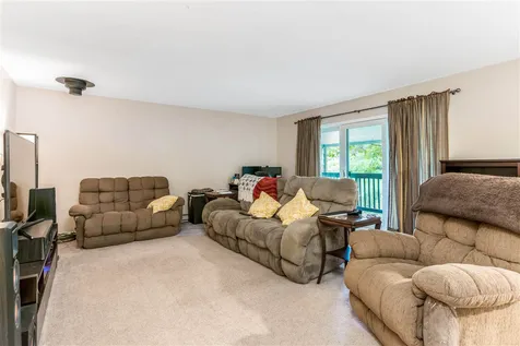 20 Hawthorne Circle South Burlington VT 05403