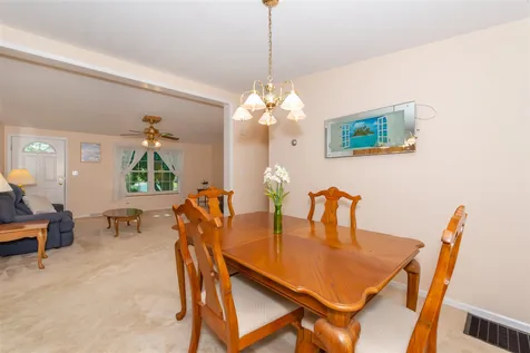 22 Aberdeen Drive Stratham NH 03885