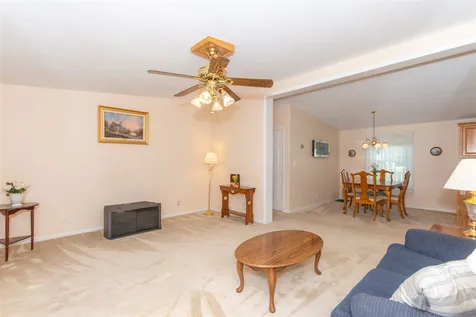 22 Aberdeen Drive Stratham NH 03885