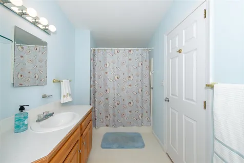 22 Aberdeen Drive Stratham NH 03885