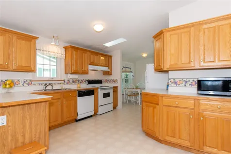 22 Aberdeen Drive Stratham NH 03885