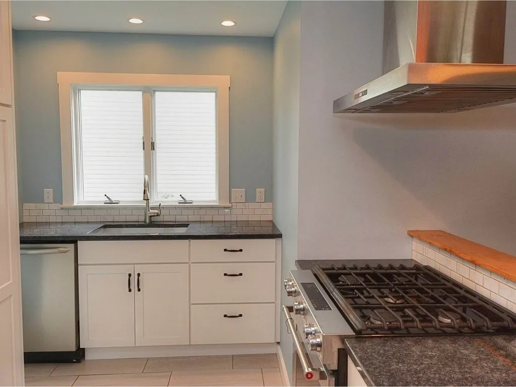 39 Mcintosh Avenue South Burlington VT 05403