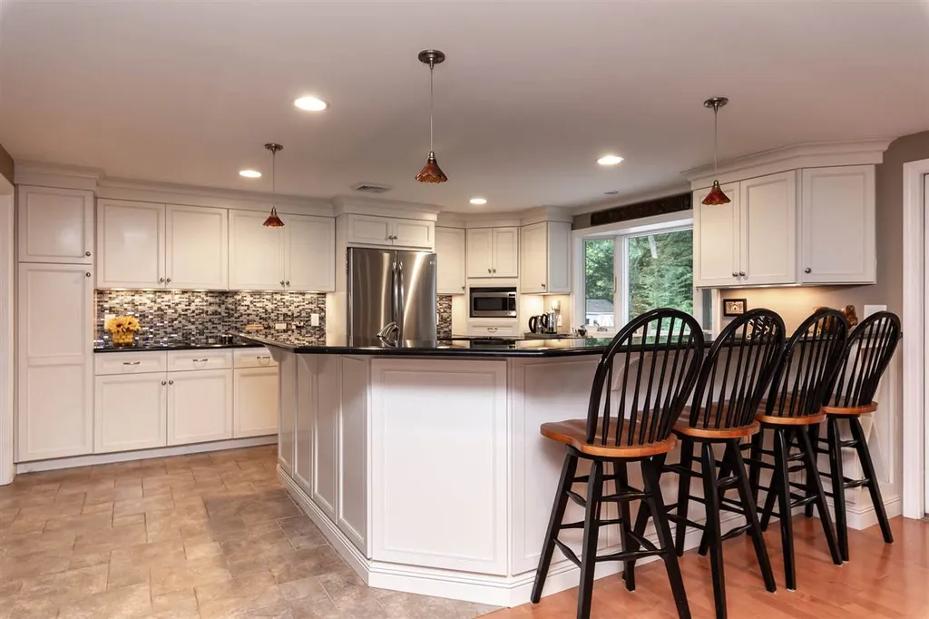 4 Ralmar Road Amherst NH 03031