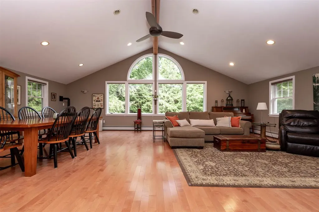 4 Ralmar Road Amherst NH 03031